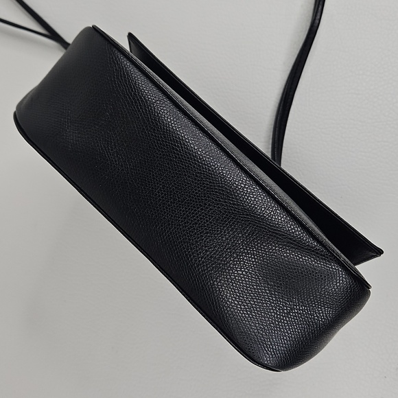 Authentic Gianni Versace 90's Leather Crossbody Shoulder Bag - Picture 11 of 16